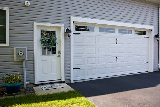 24/7 Emergency Garage Door Panel Replacement experts in Stevensville, MD